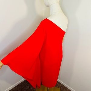 Asymmetrical red, one shoulder silhouette    -  New